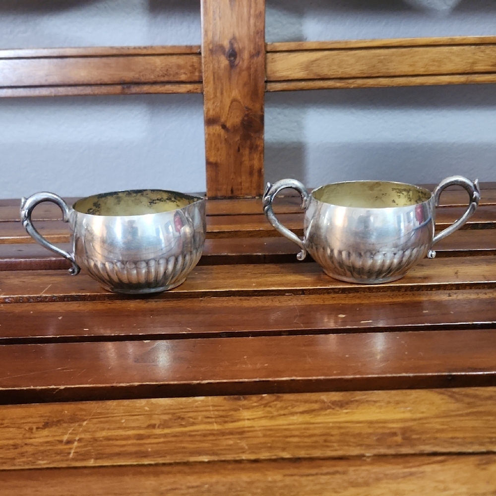 Vintage Oneida Silverplated Sugar And Creamer Set